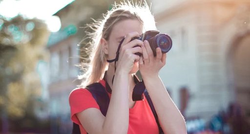 Image of a photographer in a red t-shirt