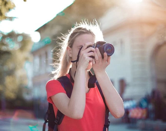 Image of a photographer in a red t-shirt