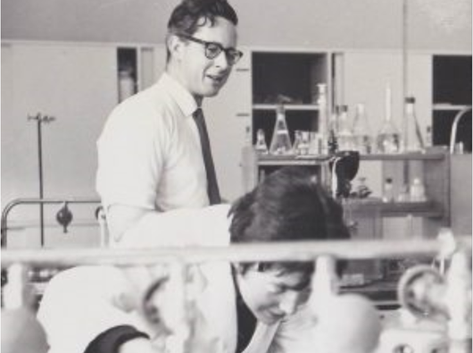 Black and white image of Freda and George Stevenson, scientists in a laboratory in Southampton who developed an antibody that can stick to cancerous cells.