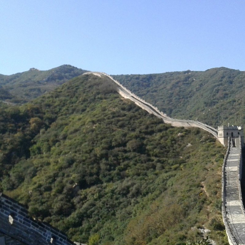 A scenic picture of the Great Wall of China stretching out into the distance